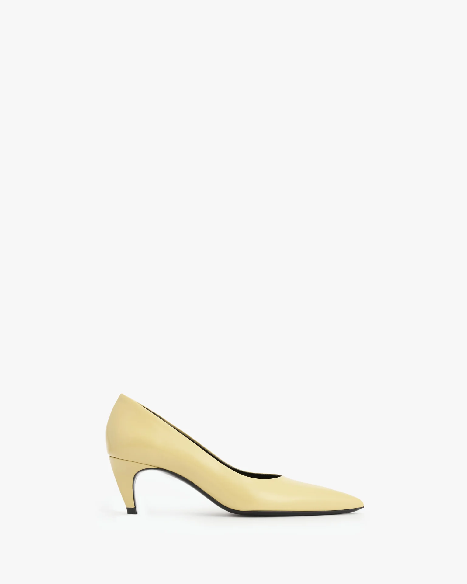Blade Pump in Beige Brushed Leather